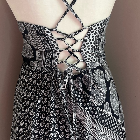 BooHoo Lace Up Back Midi Dress with Paisley/Mixed Print - Picture 7 of 10